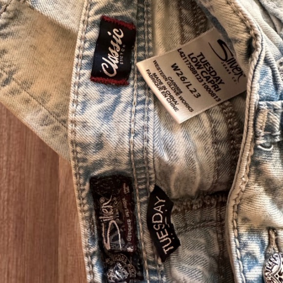 Silver Tuesday Capris - Picture 3 of 5